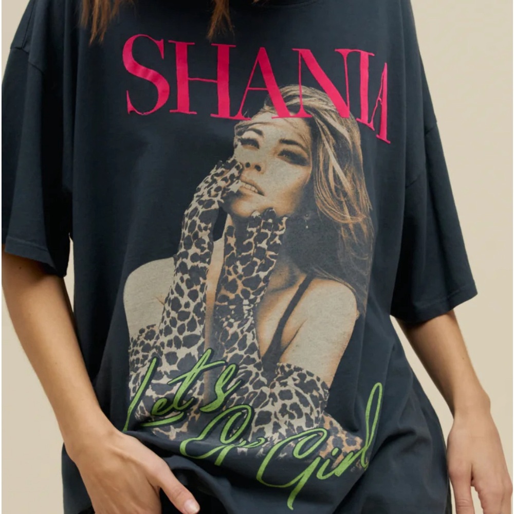 Daydreamer Shania Twain “Let’s Go Girls” Oversized Tee